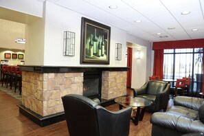 Lobby - Hampton Inn & Suites Temecula (Temecula)