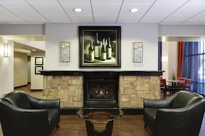 Lobby - Hampton Inn & Suites Temecula (Temecula)