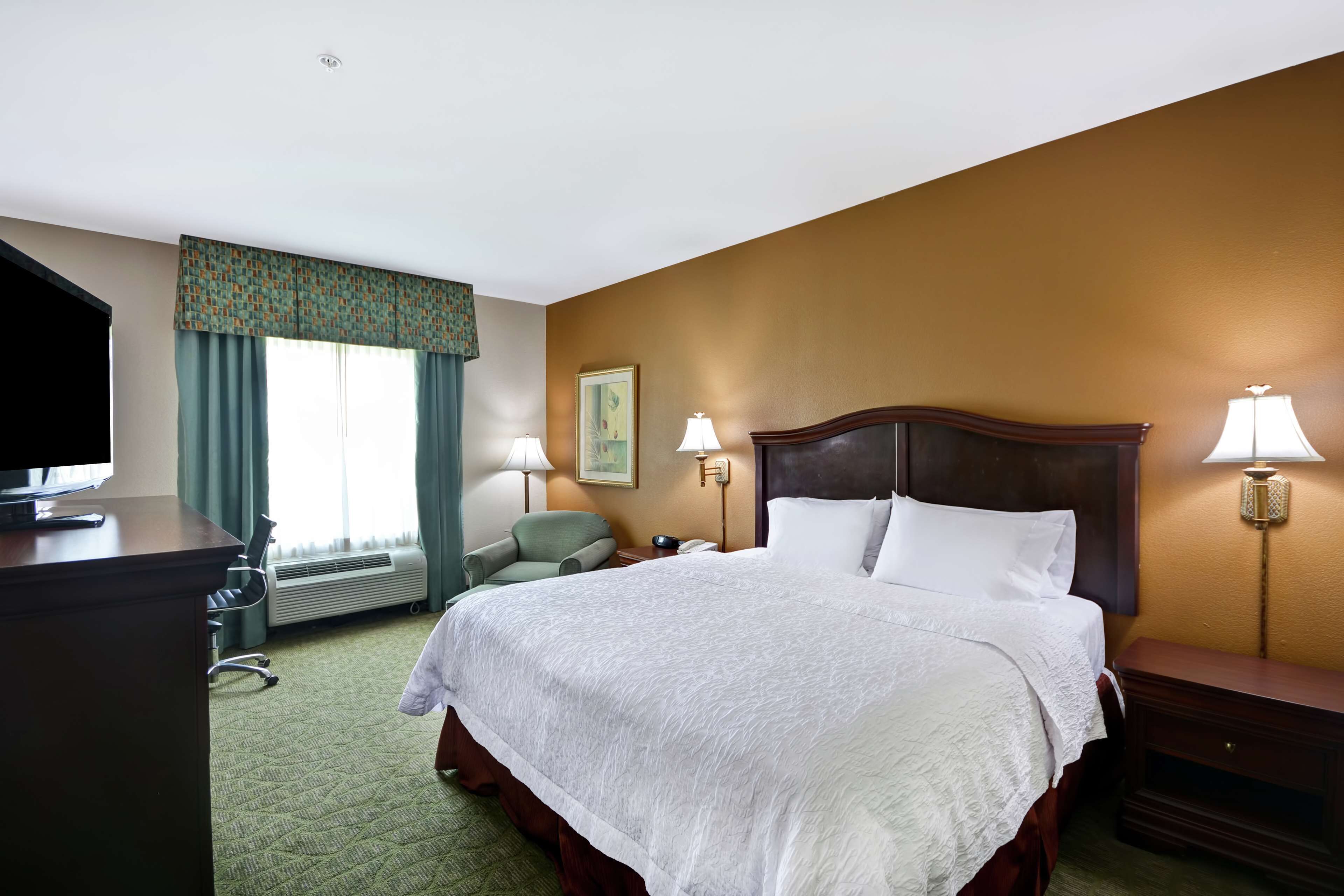 iron/ironing board, cots/infant beds, wifi, bed sheets