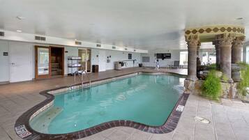 Una piscina cubierta