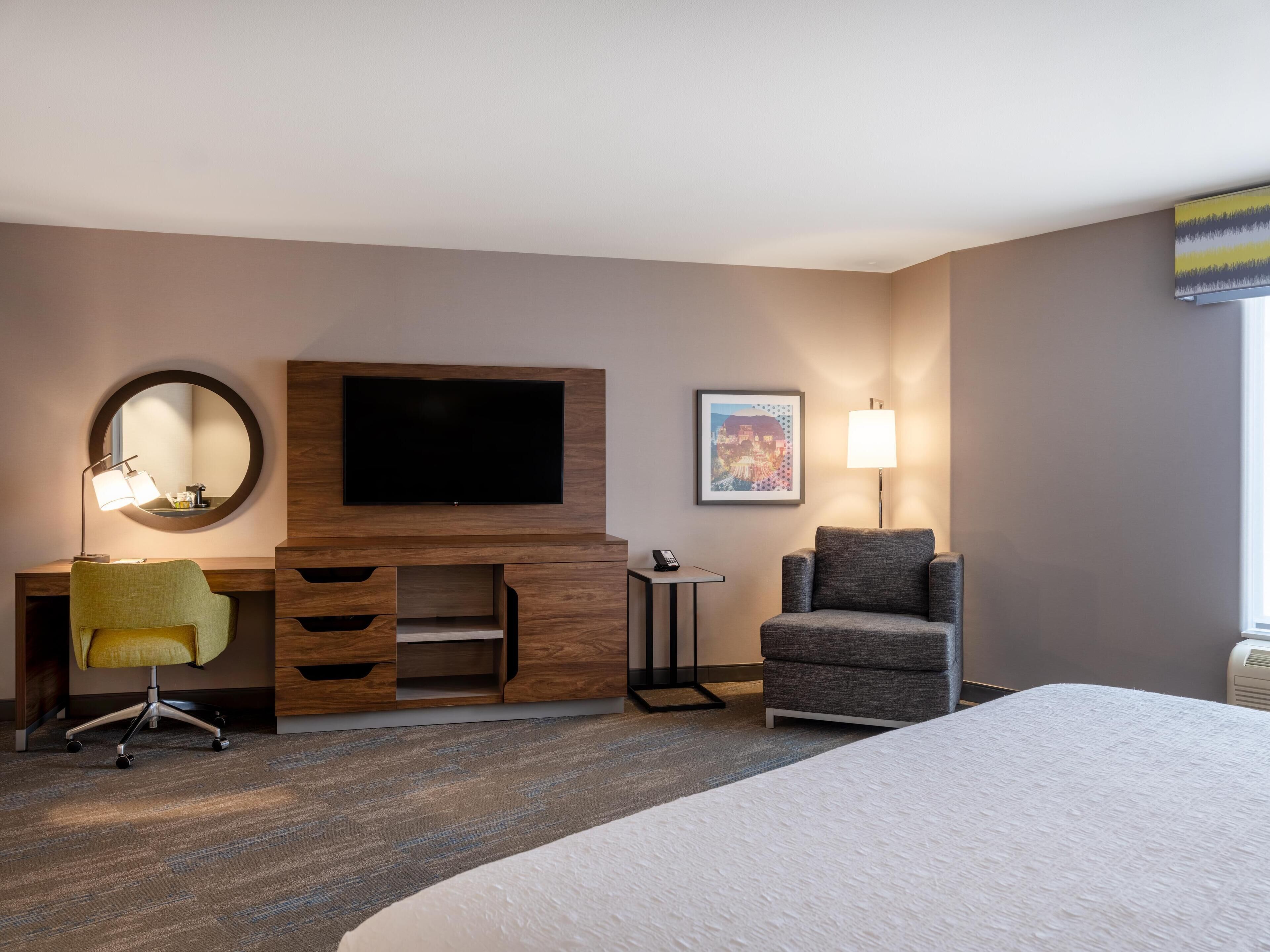 开间, 1 张特大床, 无烟房 (Peloton Bike) | 羽绒被、加厚床垫、客房内保险箱、办公桌