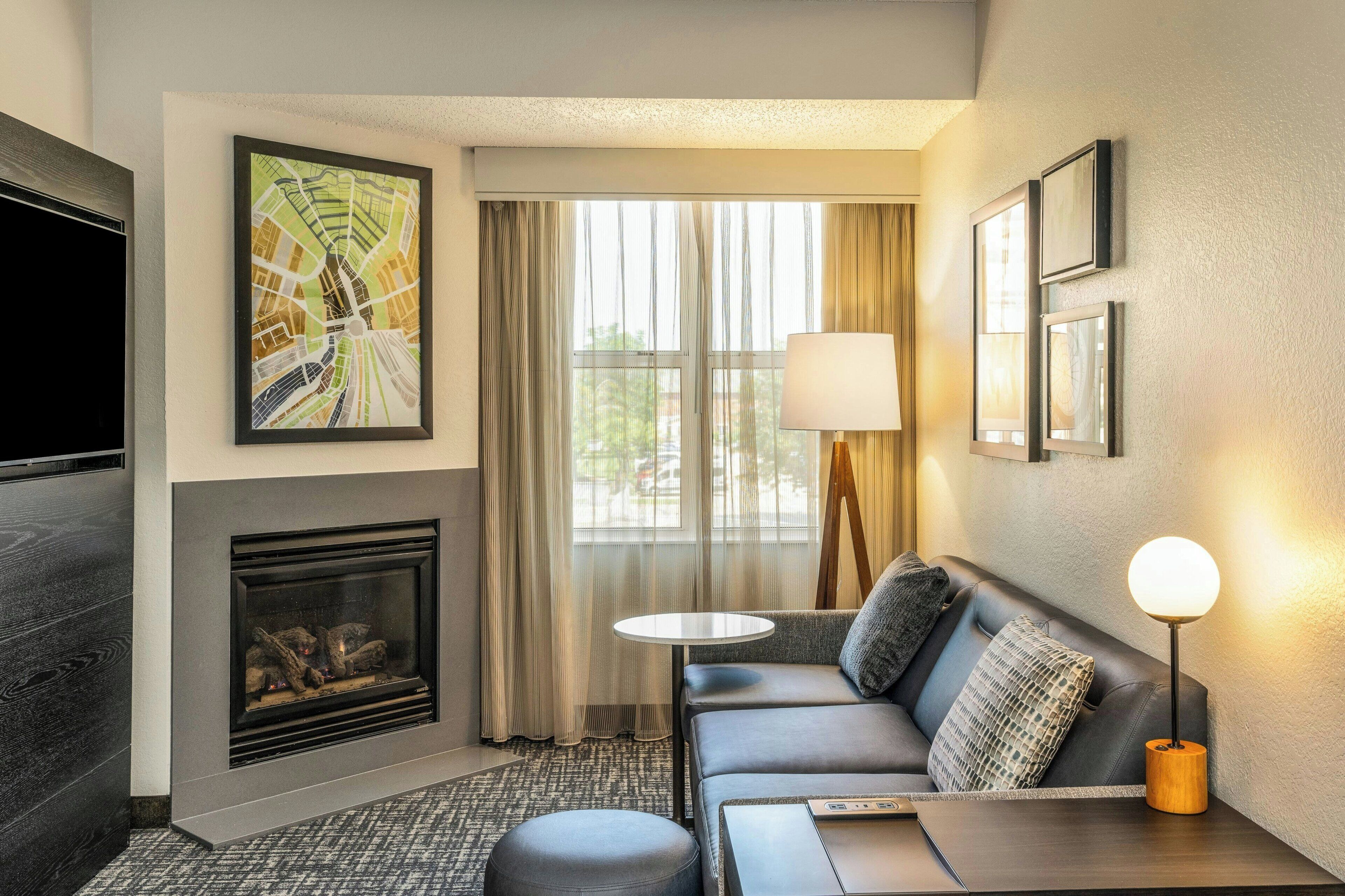 套房, 1 間臥室 | 客廳 | 付費電影