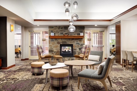 Salón en el vestíbulo. Residence Inn Potomac Mills