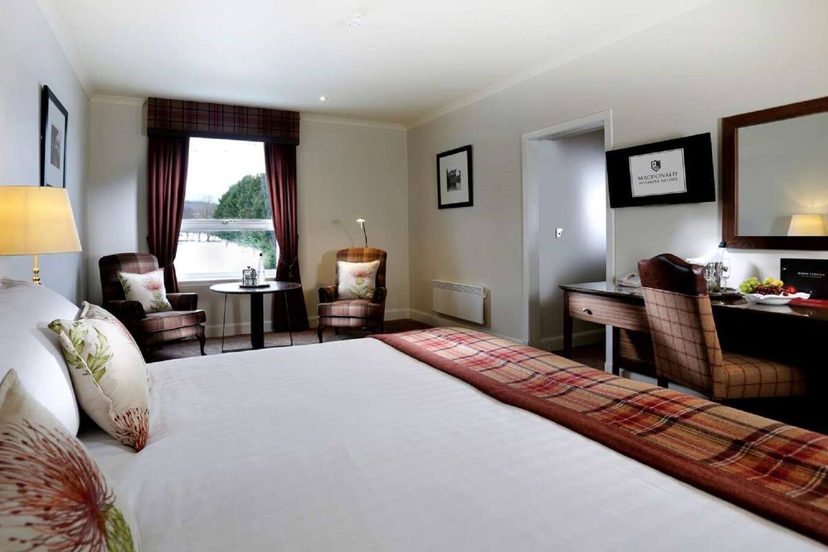 Desk, blackout curtains, iron/ironing board, free WiFi