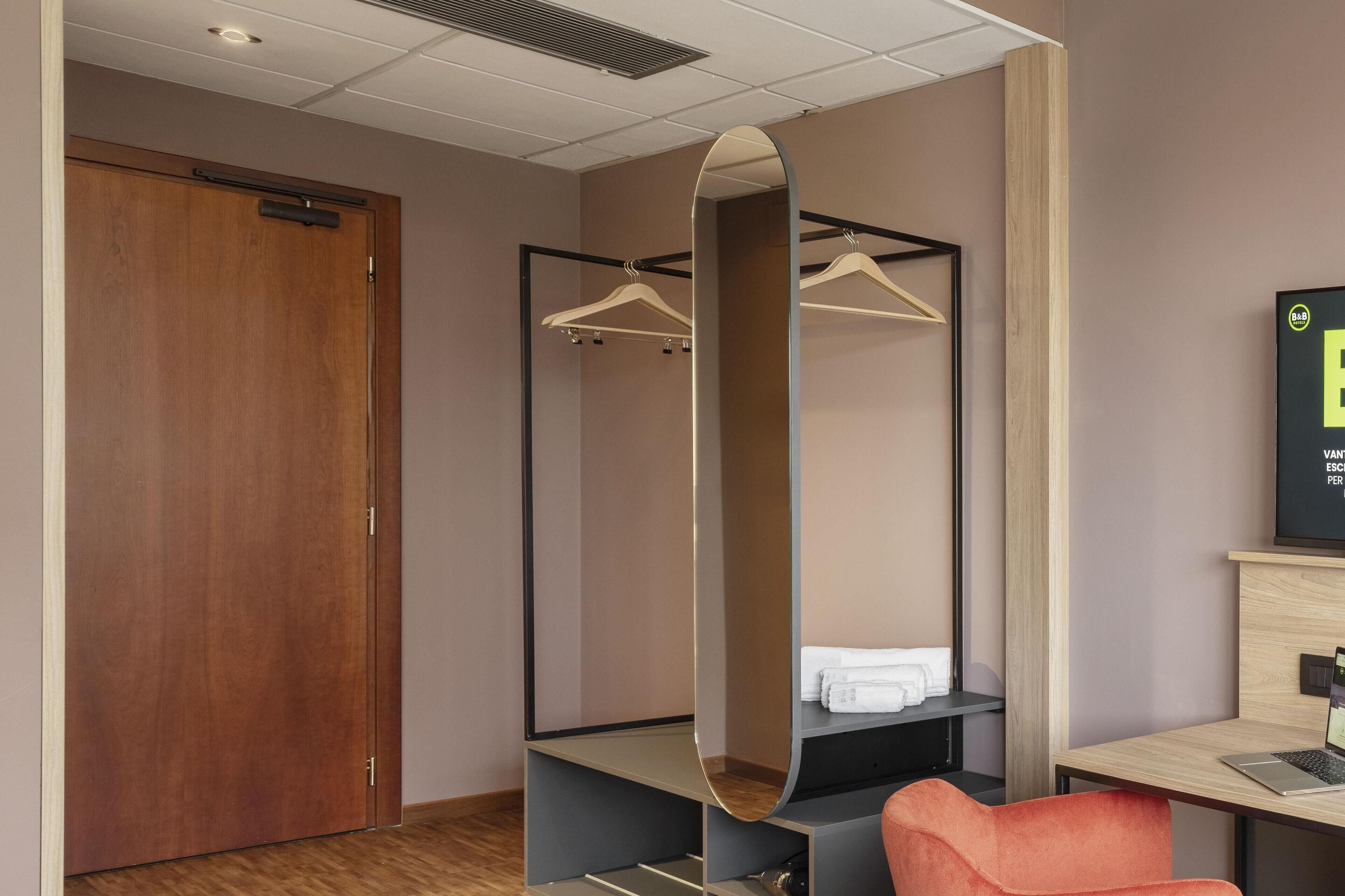 Hypoallergeen beddengoed, donzen dekbedden, een bureau