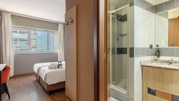 Camera Standard con 2 letti singoli | 1 camera, biancheria da letto ipoallergenica, copriletto in piuma