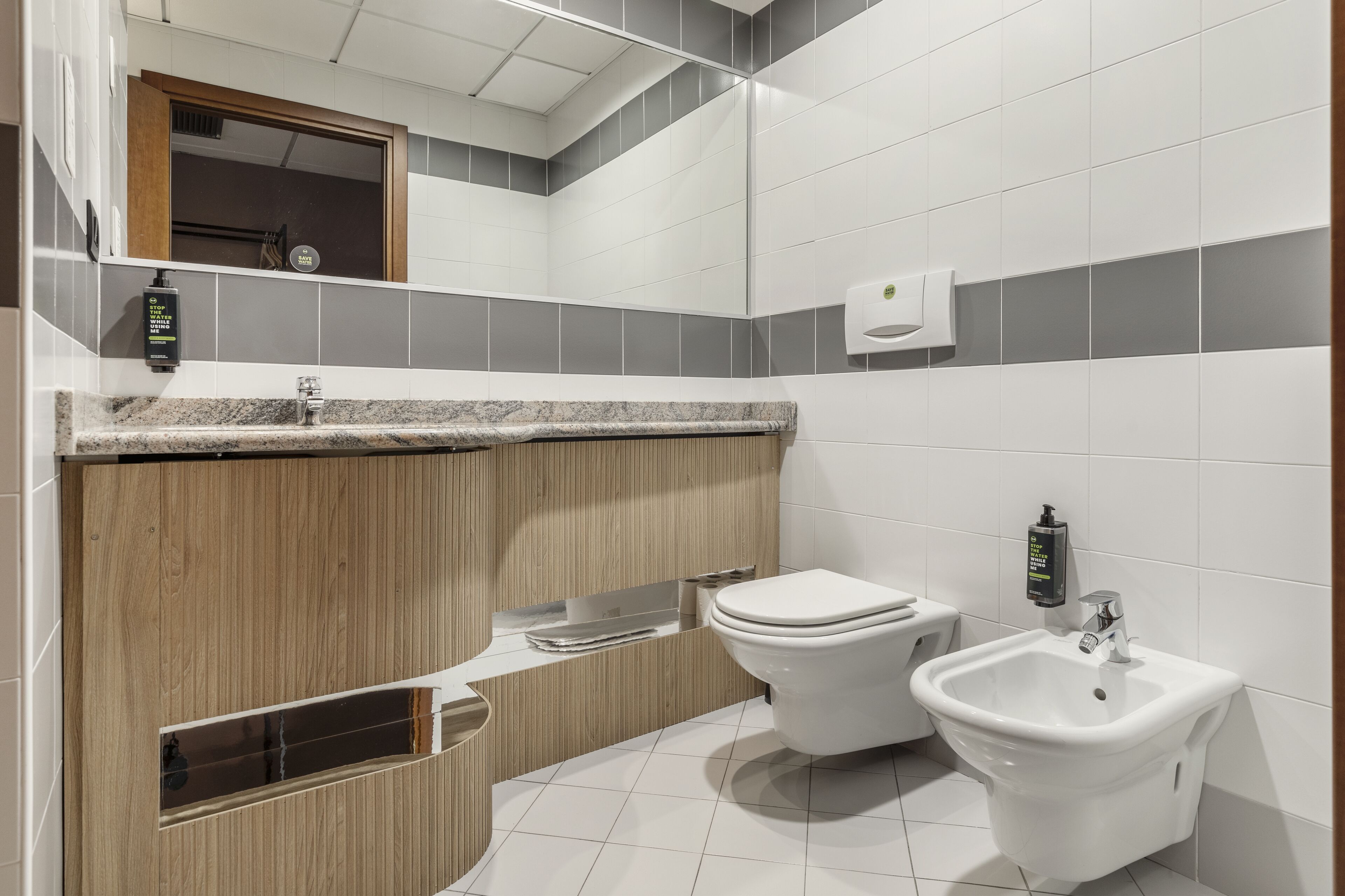 shower, free toiletries, hair dryer, bidet