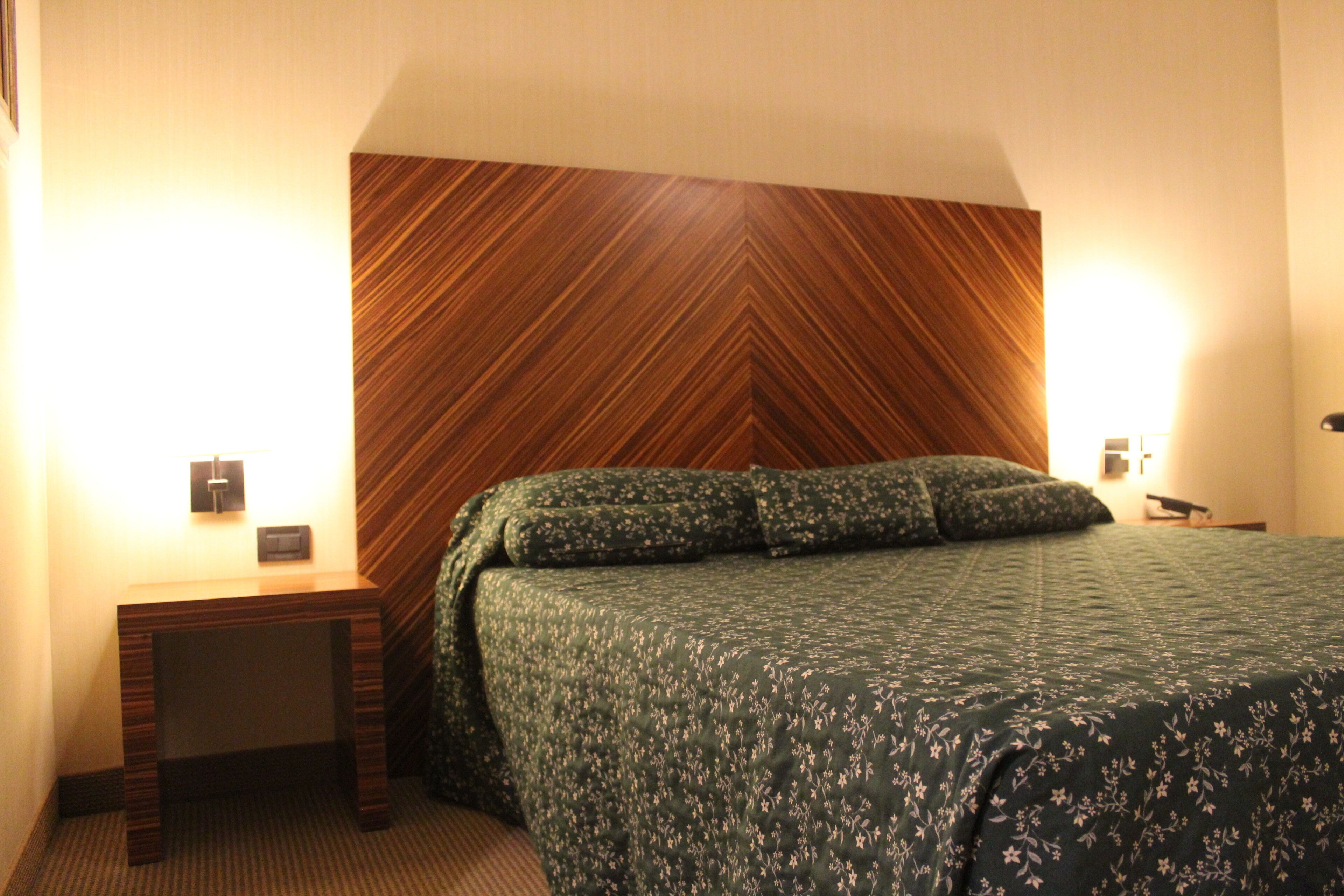 Roba de llit d'alta qualitat, minibar i caixa forta a l'habitació 