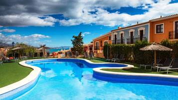 Outdoor pool, pool umbrellas, sun loungers