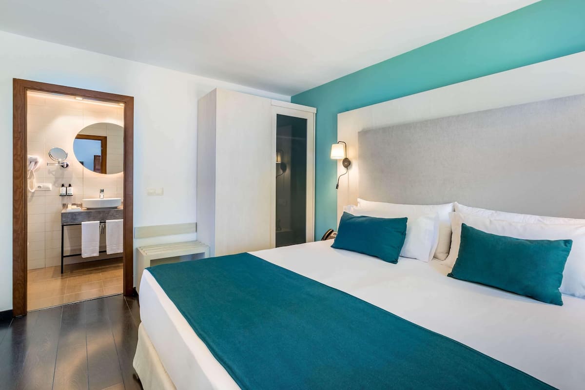 In-room safe, desk, laptop workspace, blackout drapes