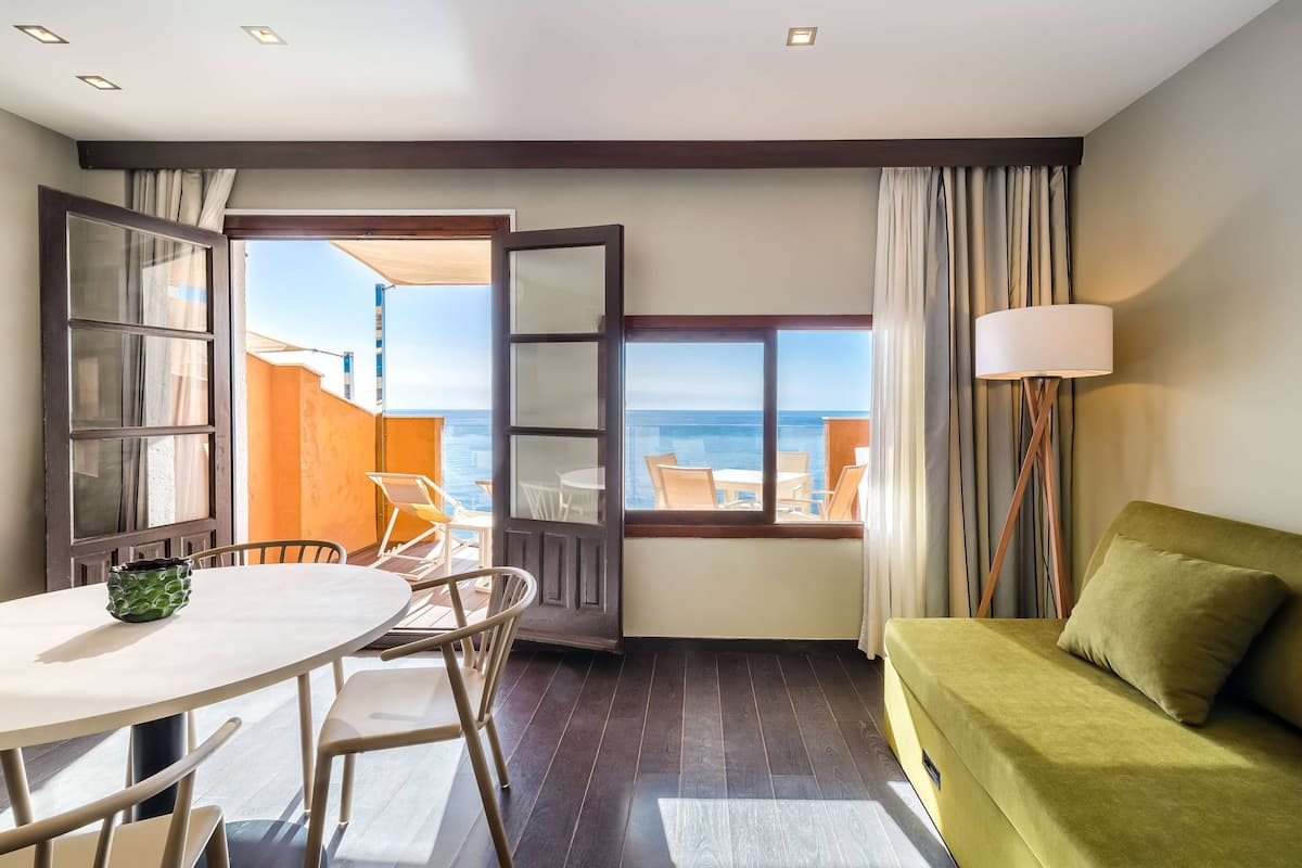 In-room safe, desk, laptop workspace, blackout curtains