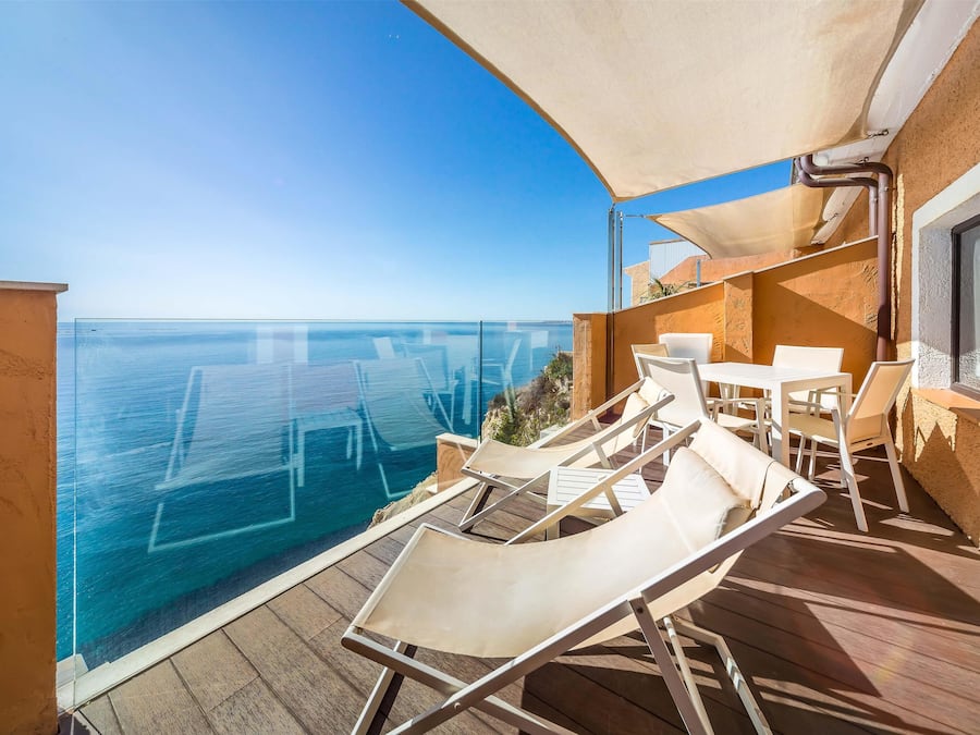 Suite Deluxe, vistas al mar (Family) | Caja fuerte, escritorio, espacio para trabajar con un portátil