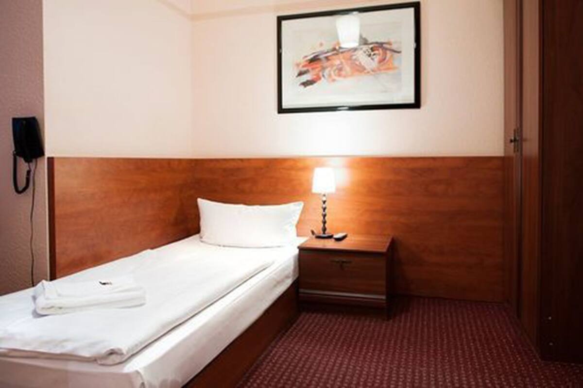 Single Room | Hypo-allergenic bedding, desk, soundproofing, free WiFi