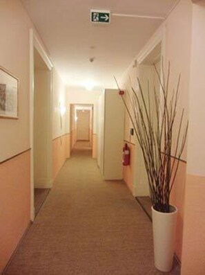 Hallway - Cityblick (Berlin)