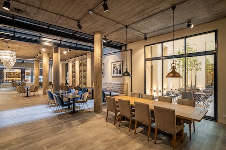 Restaurant. Efe Hotel & Cowork