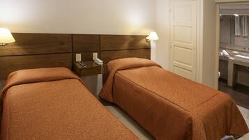 Hochwertige Bettwaren, Daunenbettdecken, Pillowtop-Betten, Minibar