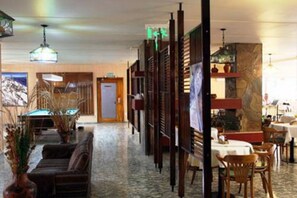 含每日吃到飽自助式早餐