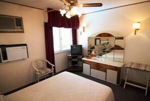 Premium bedding, Select Comfort beds, in-room safe, desk - Nutibara Hotel (Mendoza)