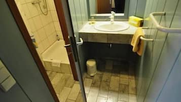 Chambre Simple | Salle de bain | Douche