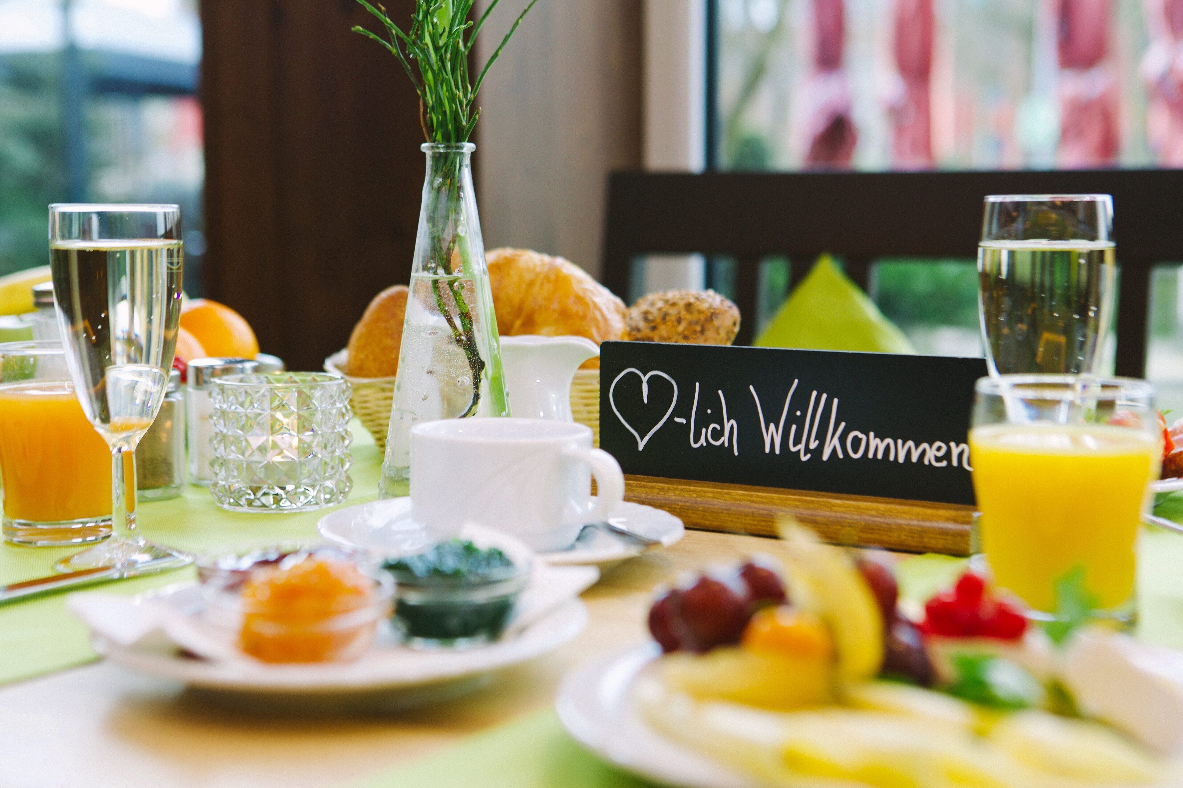 每日供应自助式早餐（每人 EUR 7）