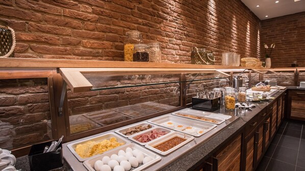 Se sirven desayunos, comidas, cenas y brunch