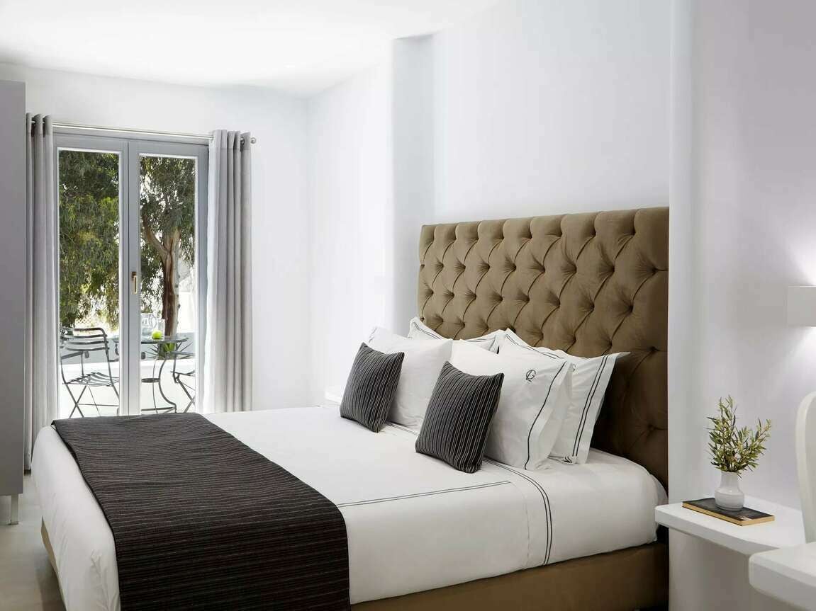 Inside Kalisti Hotel & Suites Santorini (image 6)