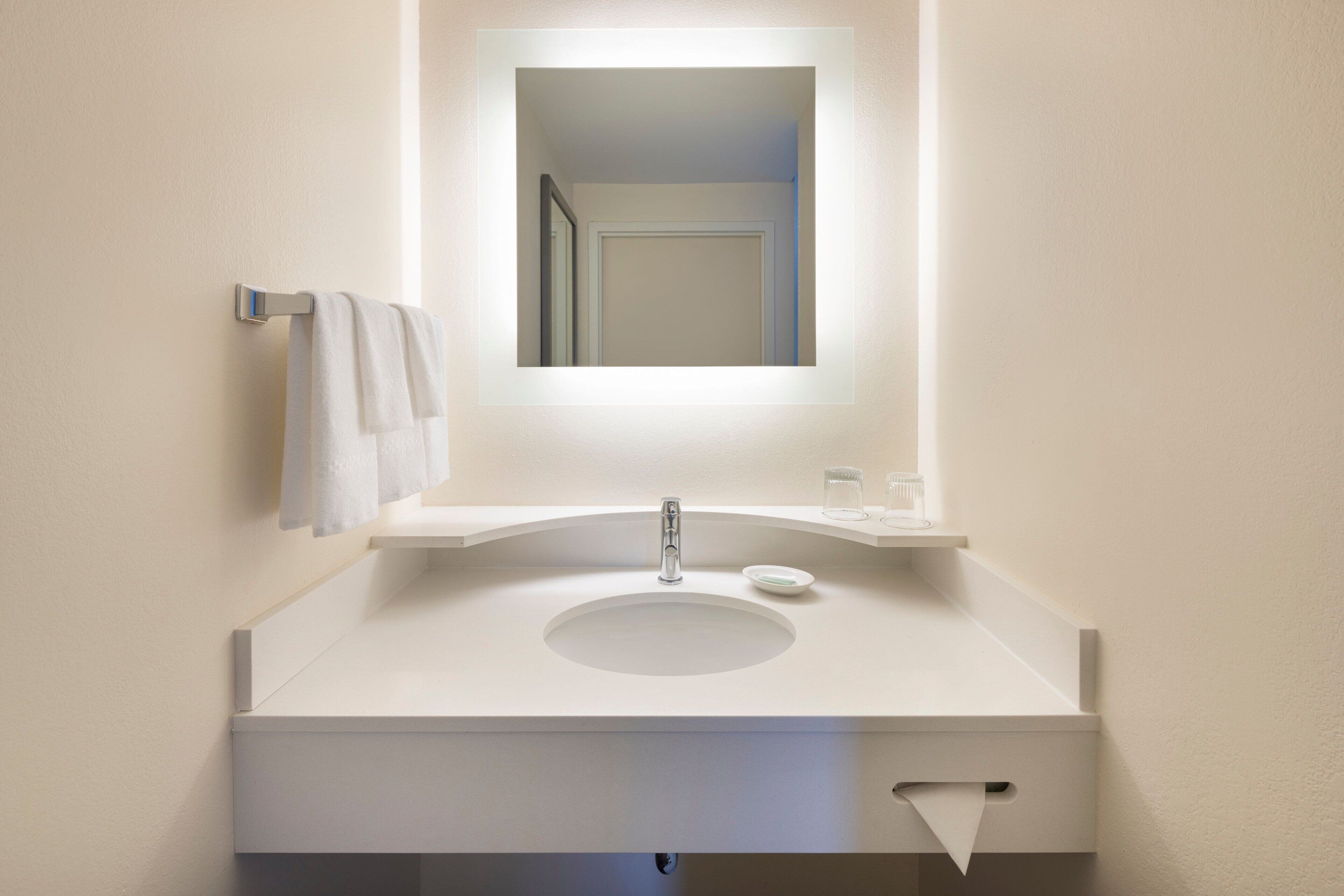 combined shower/bathtub, free toiletries, hair dryer, towels