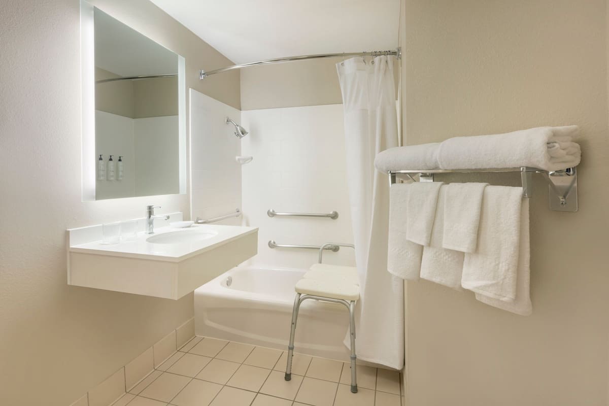 combined shower/bathtub, free toiletries, hair dryer, towels