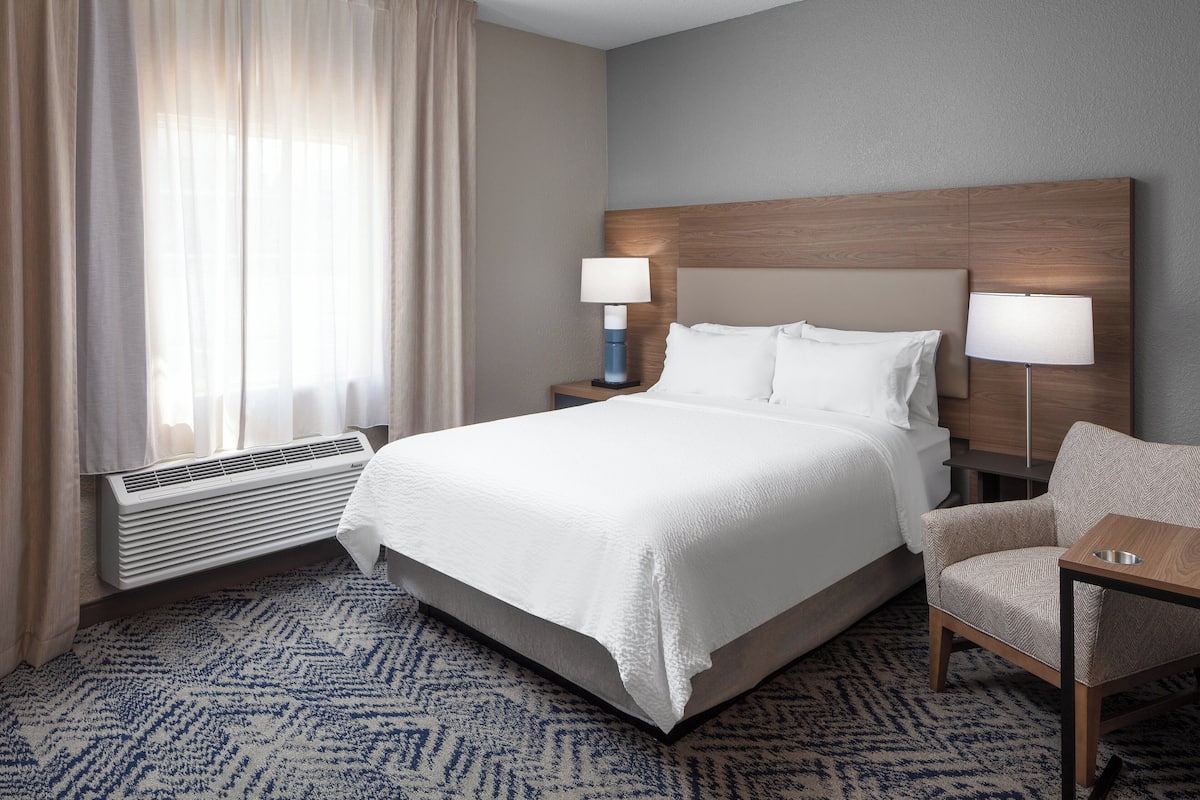 1 bedroom, in-room safe, desk, iron/ironing board