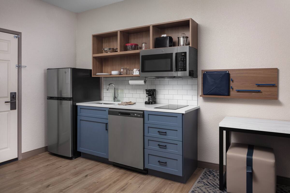 1 bedroom, in-room safe, desk, iron/ironing board