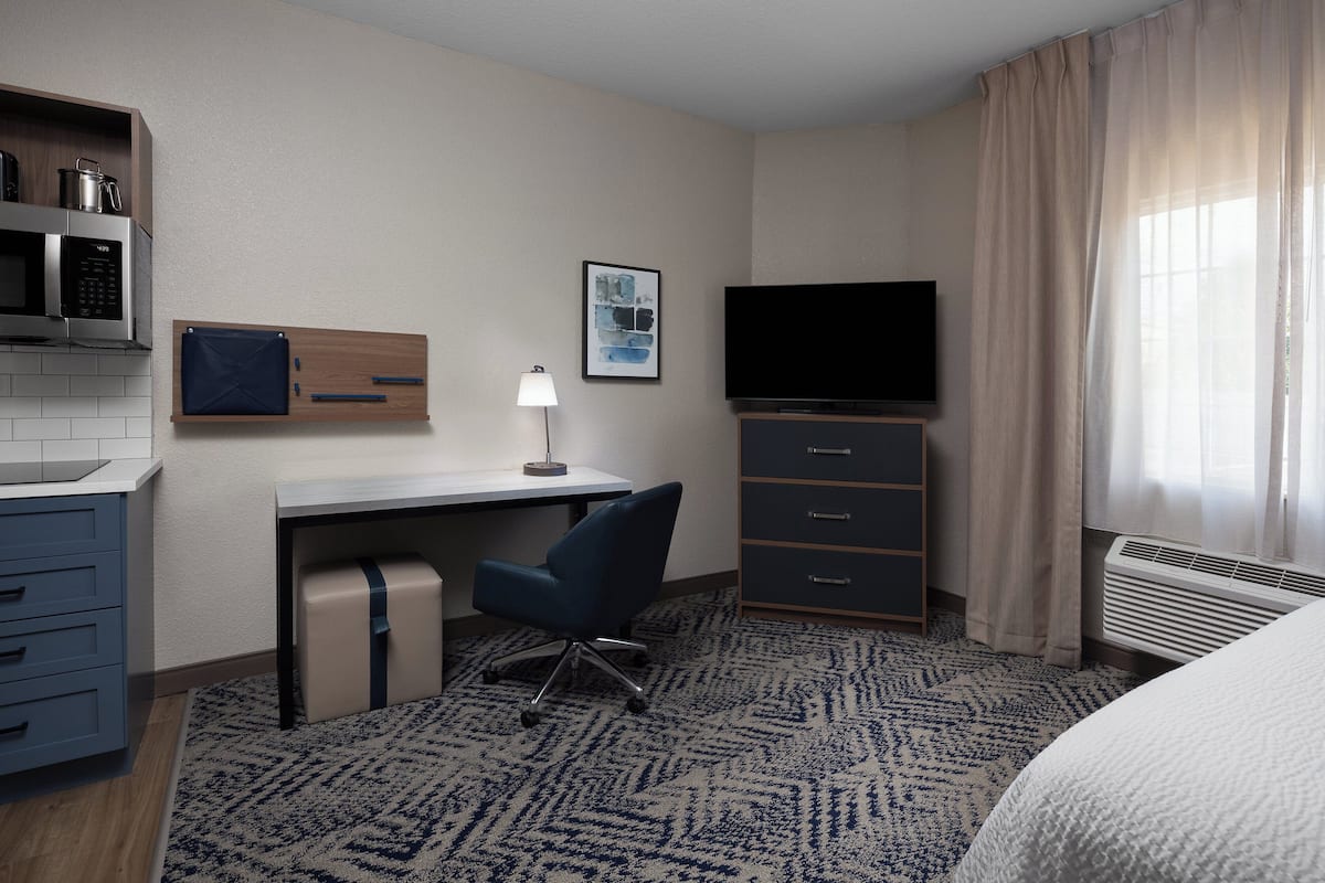 Studio Suite, 1 Queen Bed | 1 bedroom, in-room safe, desk, iron/ironing board