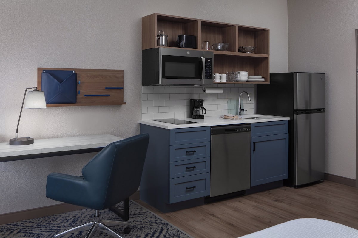 Studio Suite, 2 Double Beds | 1 bedroom, in-room safe, desk, iron/ironing board