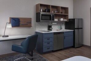 In-room safe, desk, iron/ironing board, free WiFi - Candlewood Suites St Robert by IHG (St. Robert)