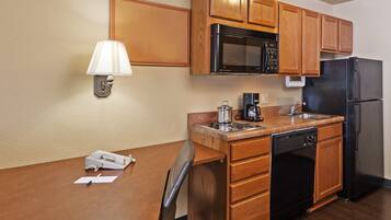 1 bedroom, in-room safe, desk, iron/ironing board