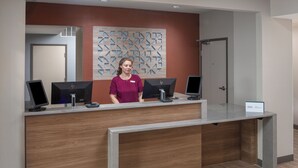 Reception - Candlewood Suites St Robert by IHG (St. Robert)