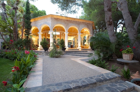 Property entrance. Lago Garden Hotel & Spa