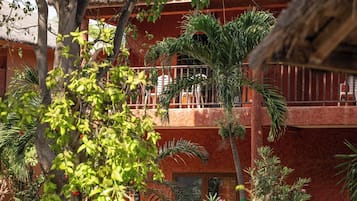 Quarto standard, vista para o jardim | Ferros/tábuas de passar roupa, roupa de cama