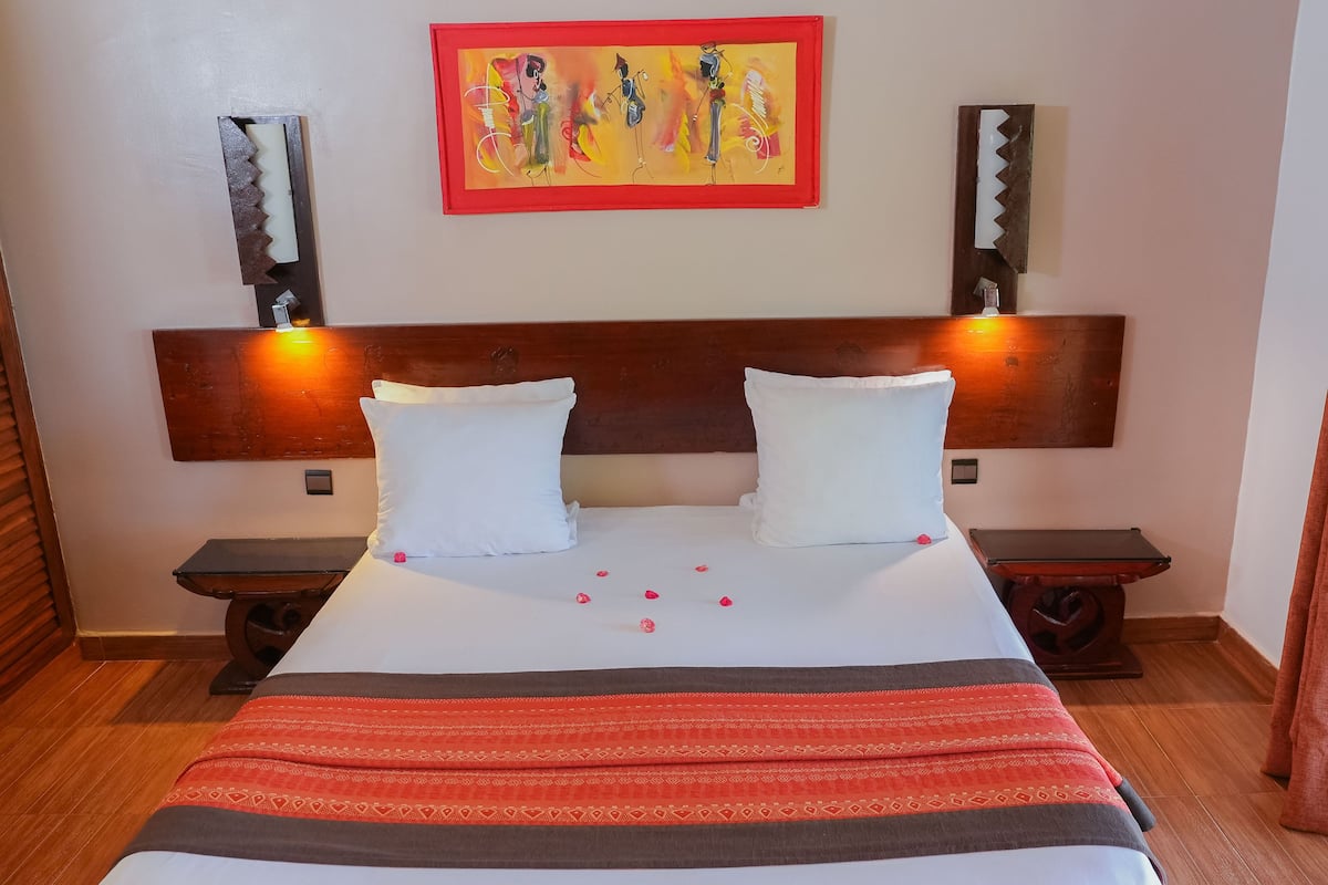 Standard Room, Garden View | 1 bedroom, iron/ironing board, bed sheets