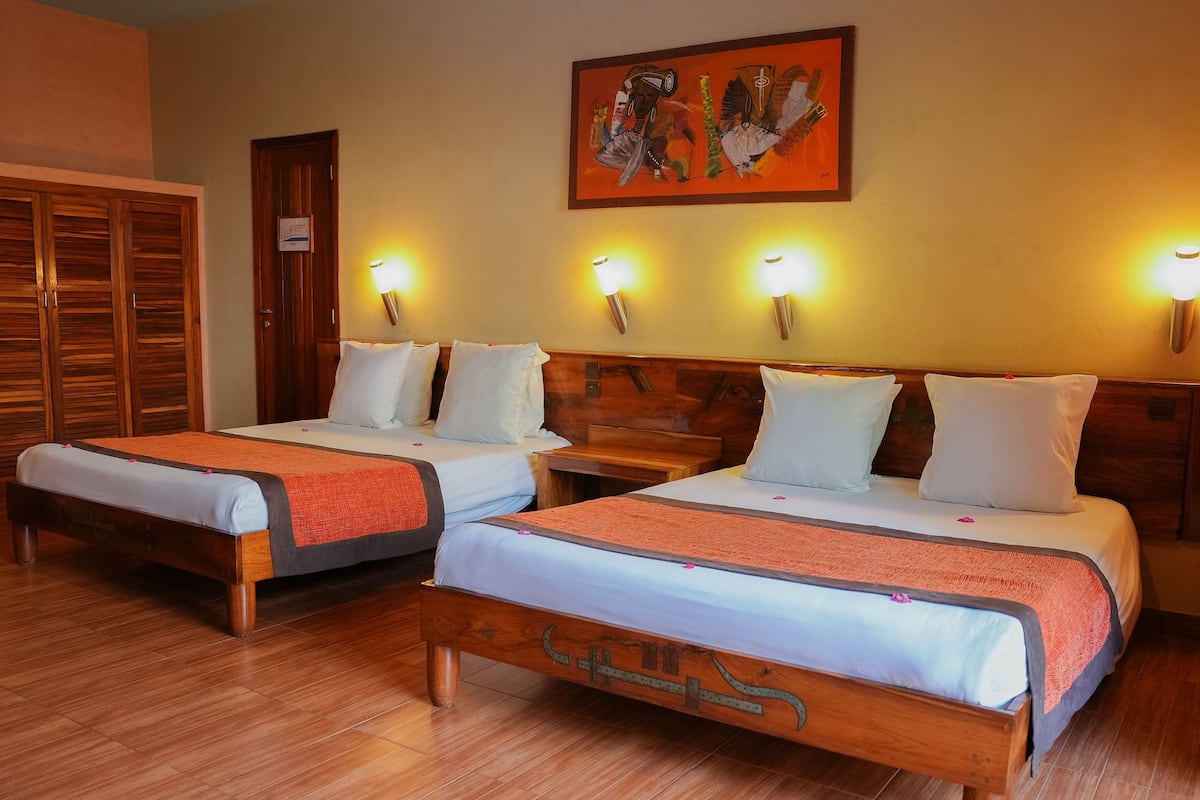 Family Room | Seterika/papan seterika, cadar katil 