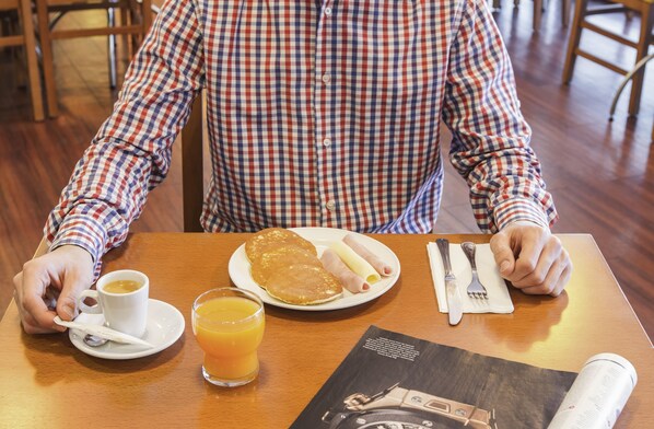 Daily buffet breakfast (EUR 9.5 per person)