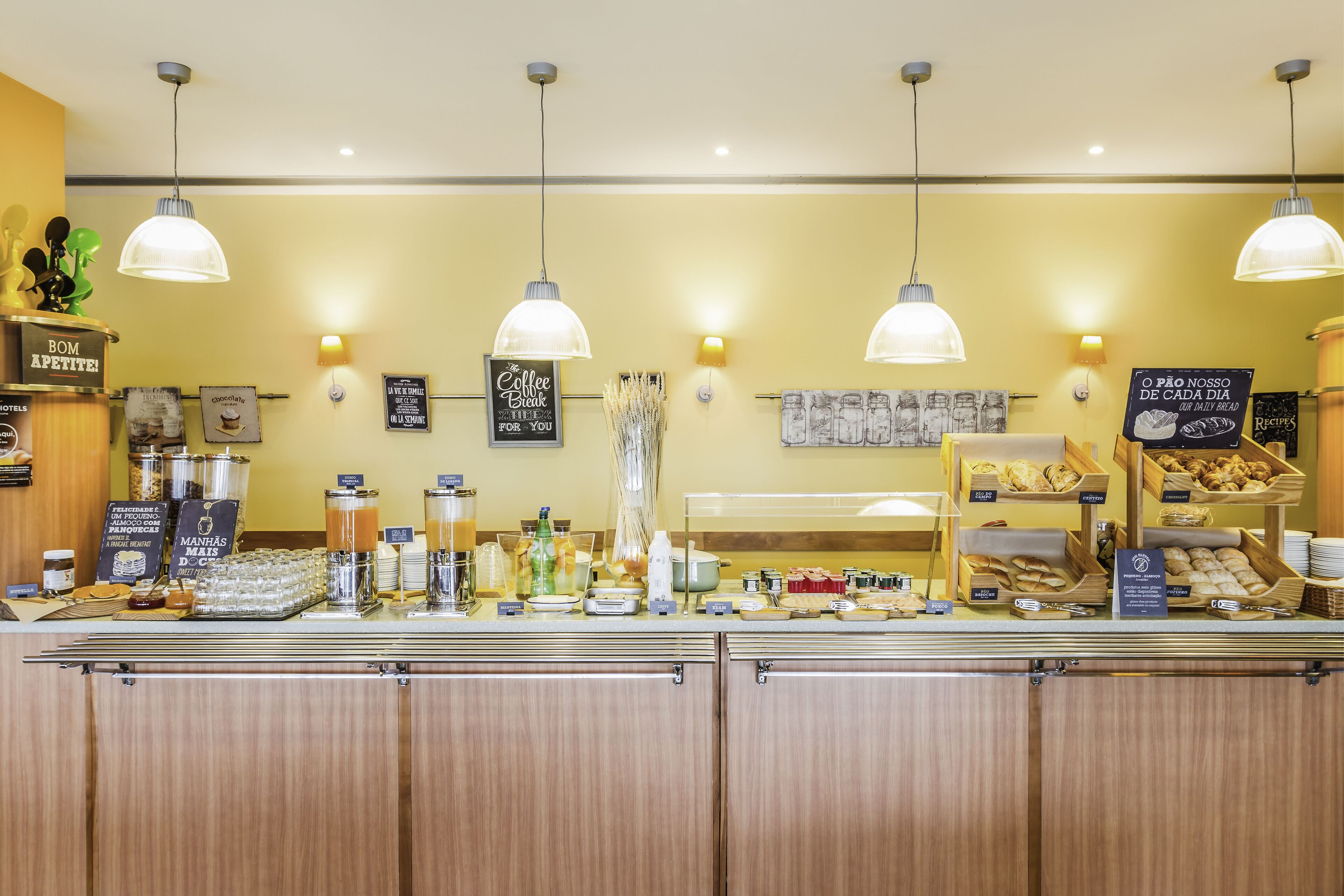 Daily buffet breakfast (EUR 9.5 per person)