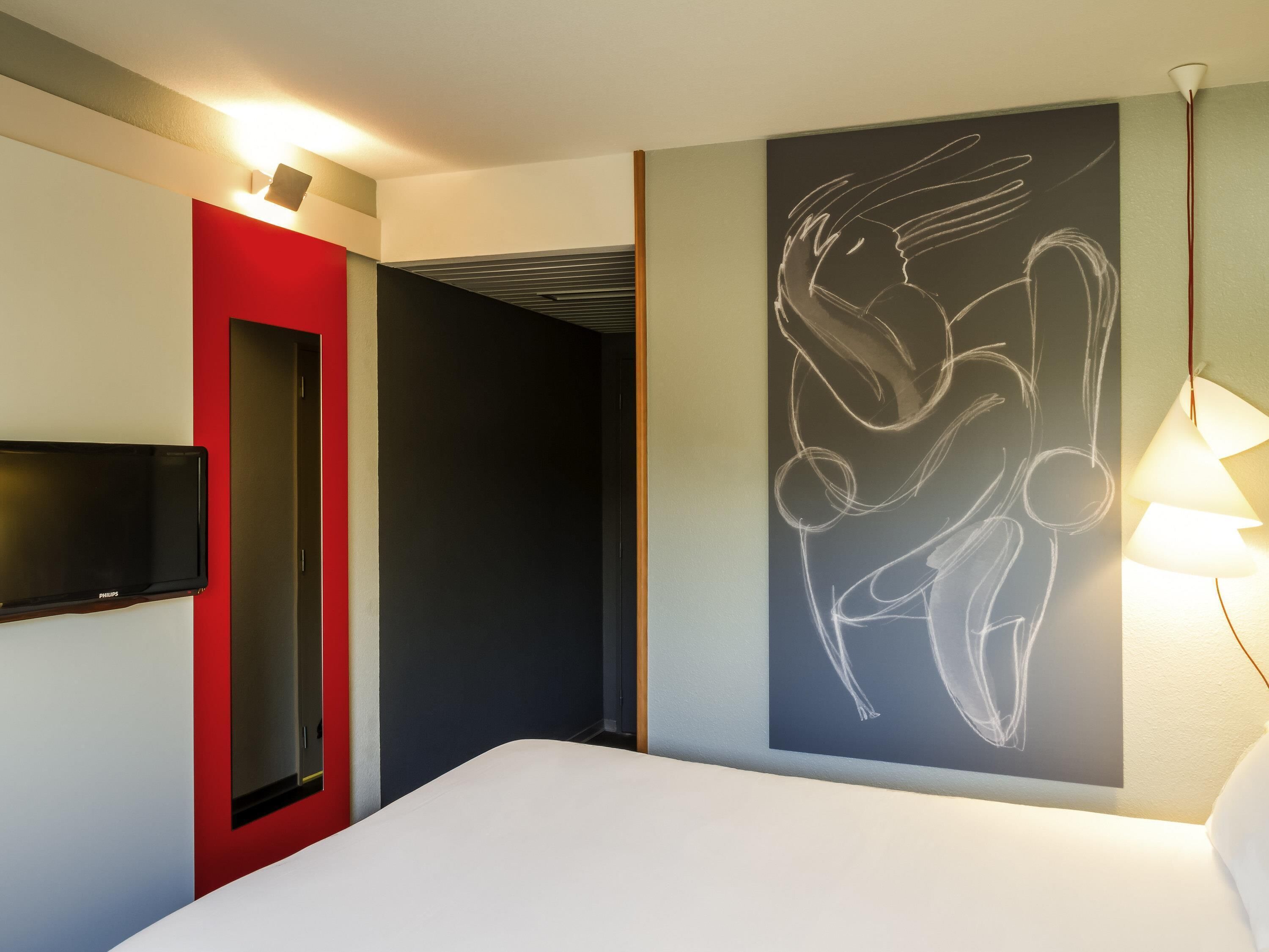 Bureau, espace de travail pour ordinateur portable, rideaux occultants