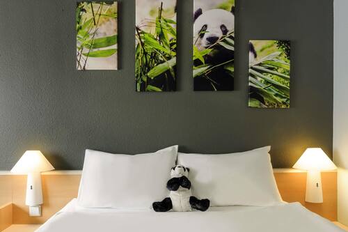 Standard Room, 1 Double Bed | In-room safe, desk, iron/ironing board, free cribs/infant beds