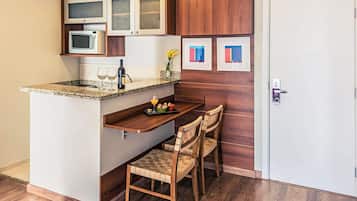 Literie hypoallergénique, minibar, coffres-forts dans les chambres