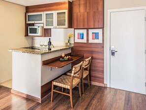 Hypo-allergenic bedding, minibar, in-room safe, desk