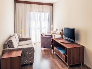 Hypoallergeen beddengoed, een minibar, een kluis op de kamer, een bureau