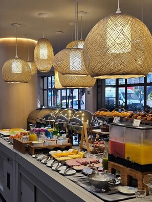 Breakfast, lunch and dinner served  - Mercure São Caetano Do Sul Hotel (Sao Caetano do Sul)
