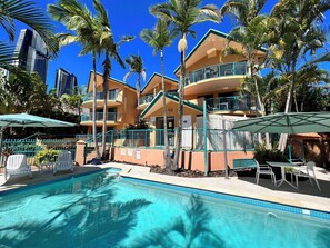 Front of property - Karana Palms Resort (Surfers Paradise)