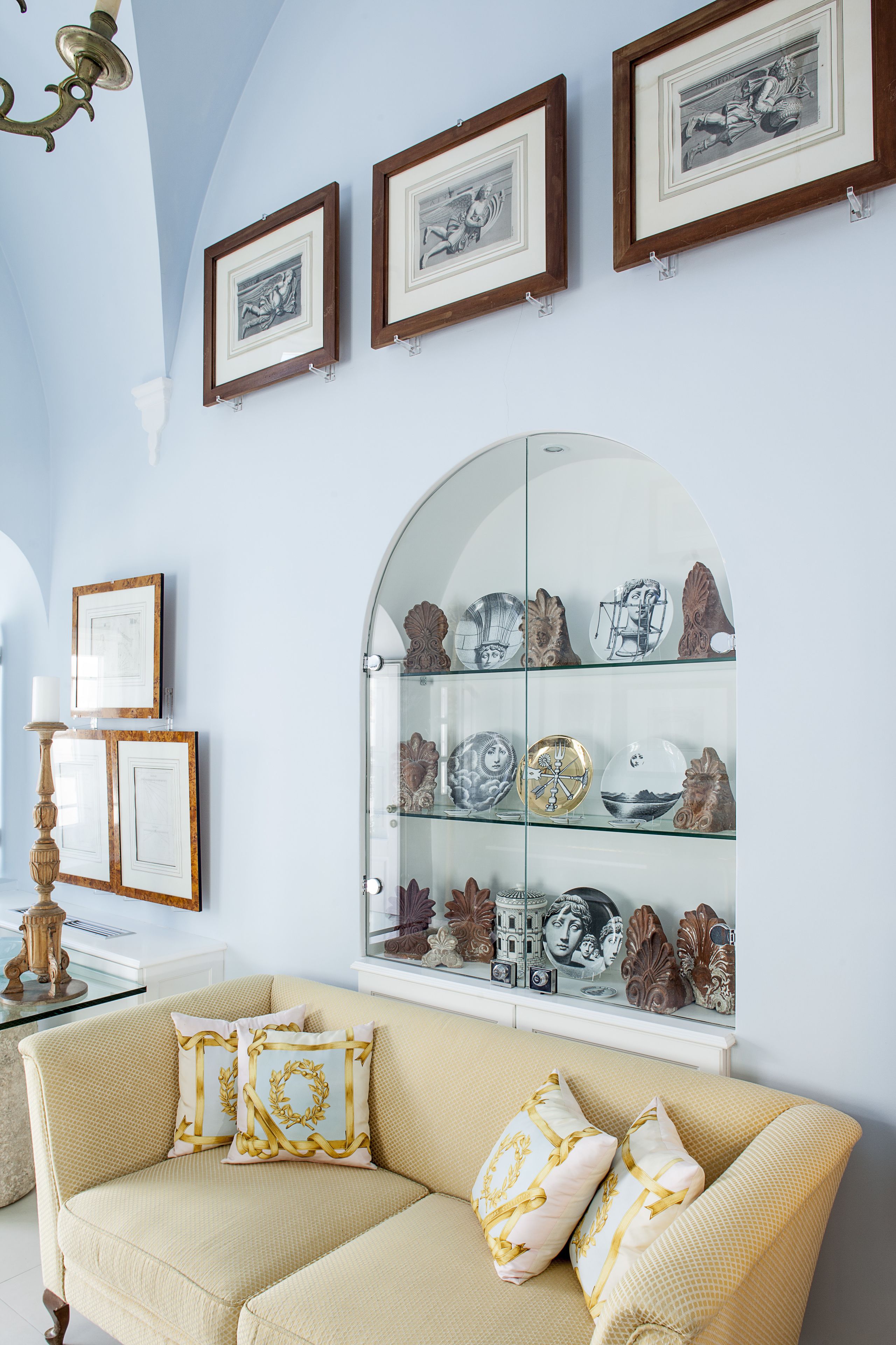 suite (winds) | living room | 32-inch led tv with cable channels, tv, dvd player