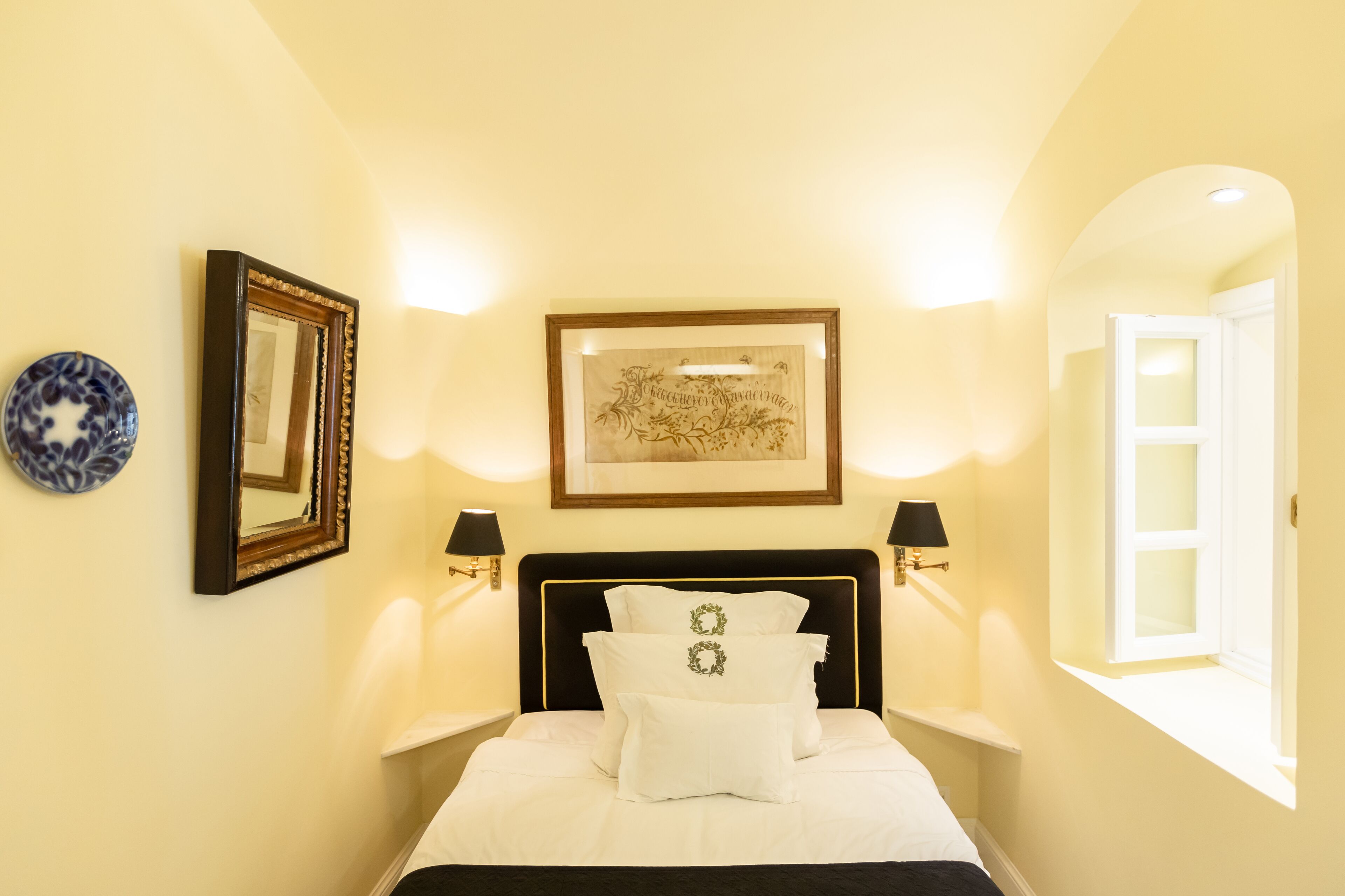 suite (porcelain) | extra beds